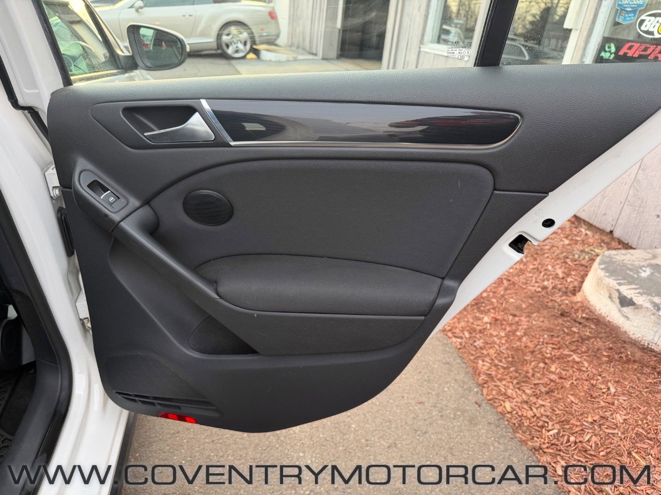 Used 2012 Volkswagen Golf 4-Door image 34