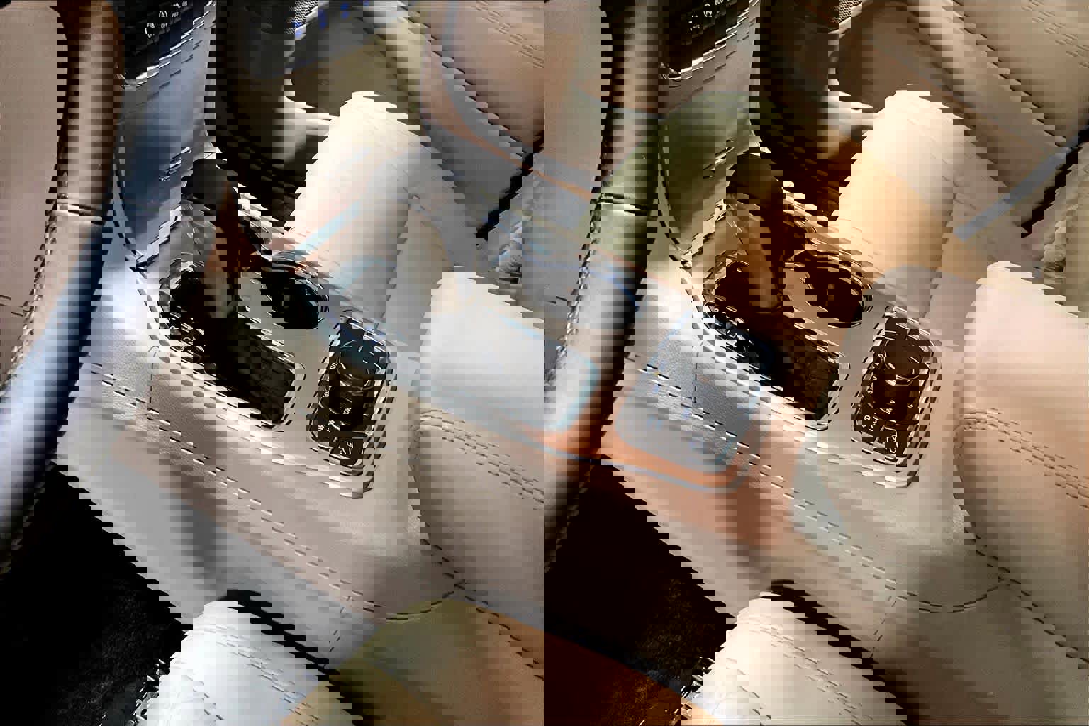 Used 2017 Jeep Grand Cherokee Limited image 16