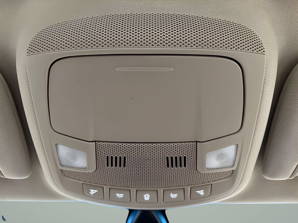 Used 2020 Lincoln MKZ w/ Convenience Package FWD image 26