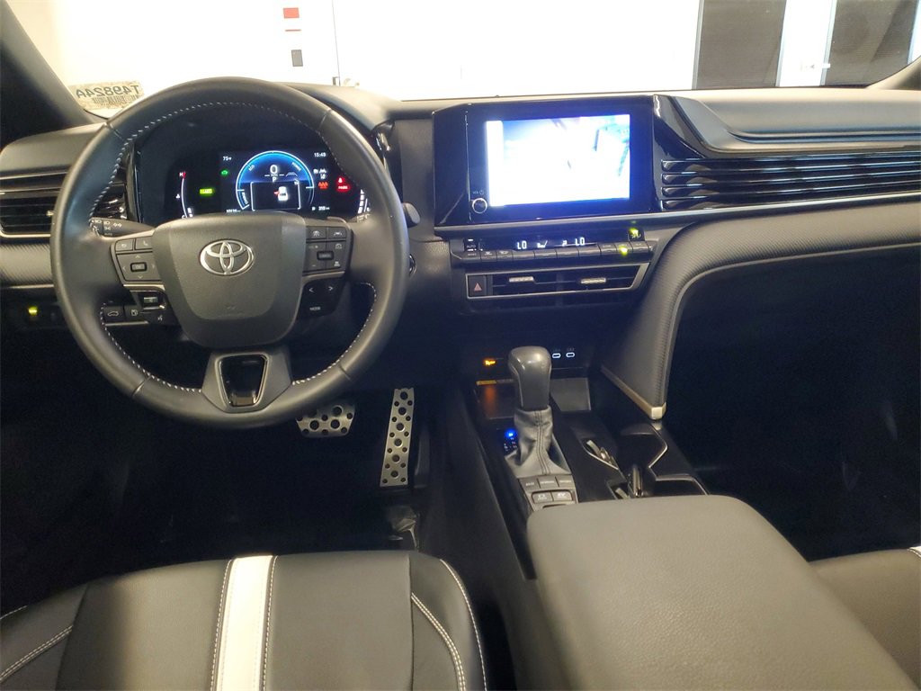 Used 2025 Toyota Camry SE w/ Convenience Package image 9
