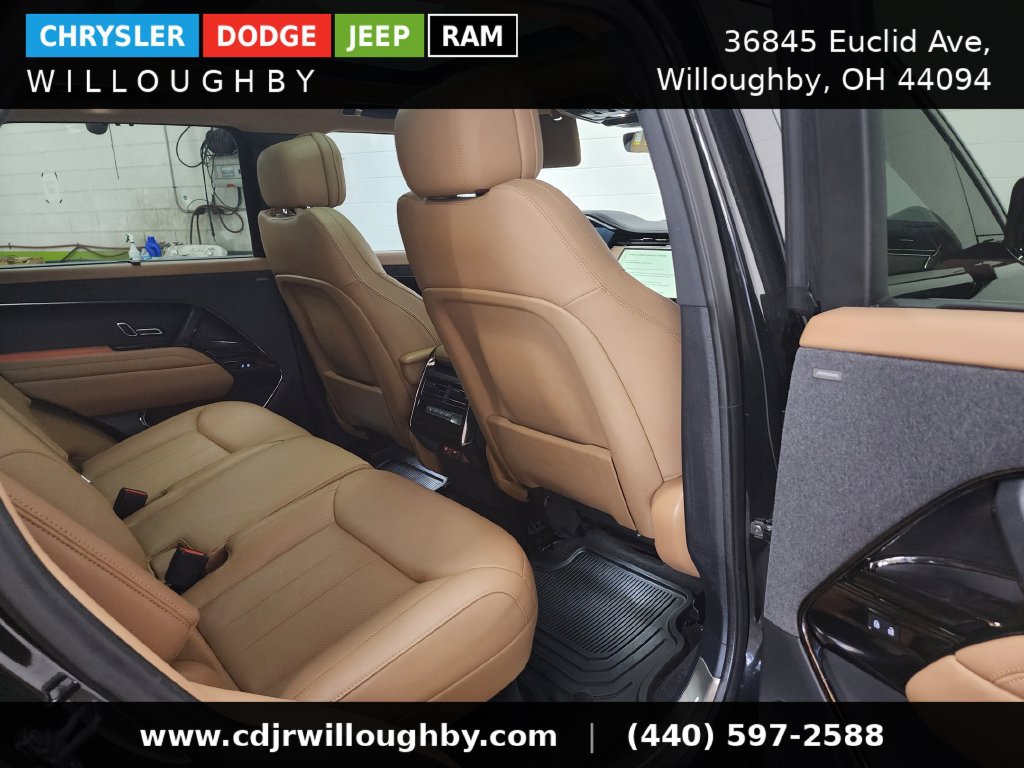 Used 2025 Land Rover Range Rover Sport SE AWD/4WD image 34
