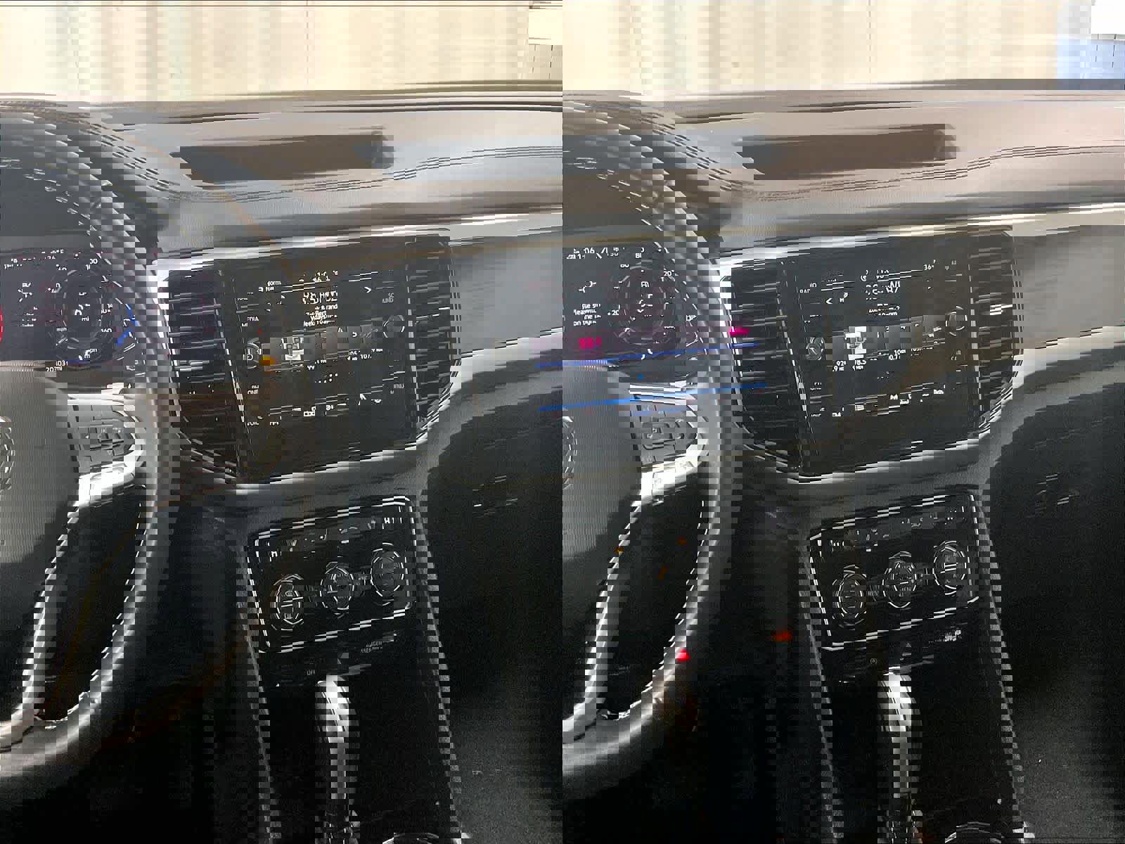 Used 2023 Volkswagen Atlas SE w/ Panoramic Sunroof Package image 19