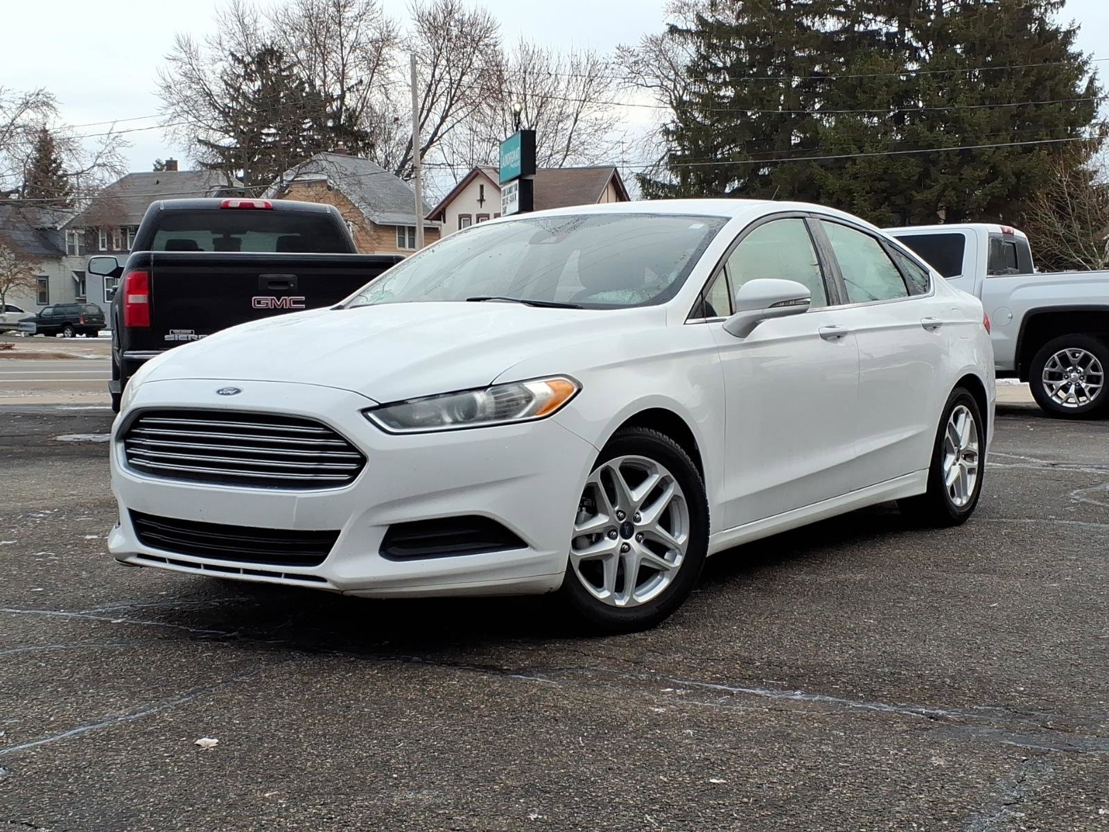Used 2016 Ford Fusion SE image 1
