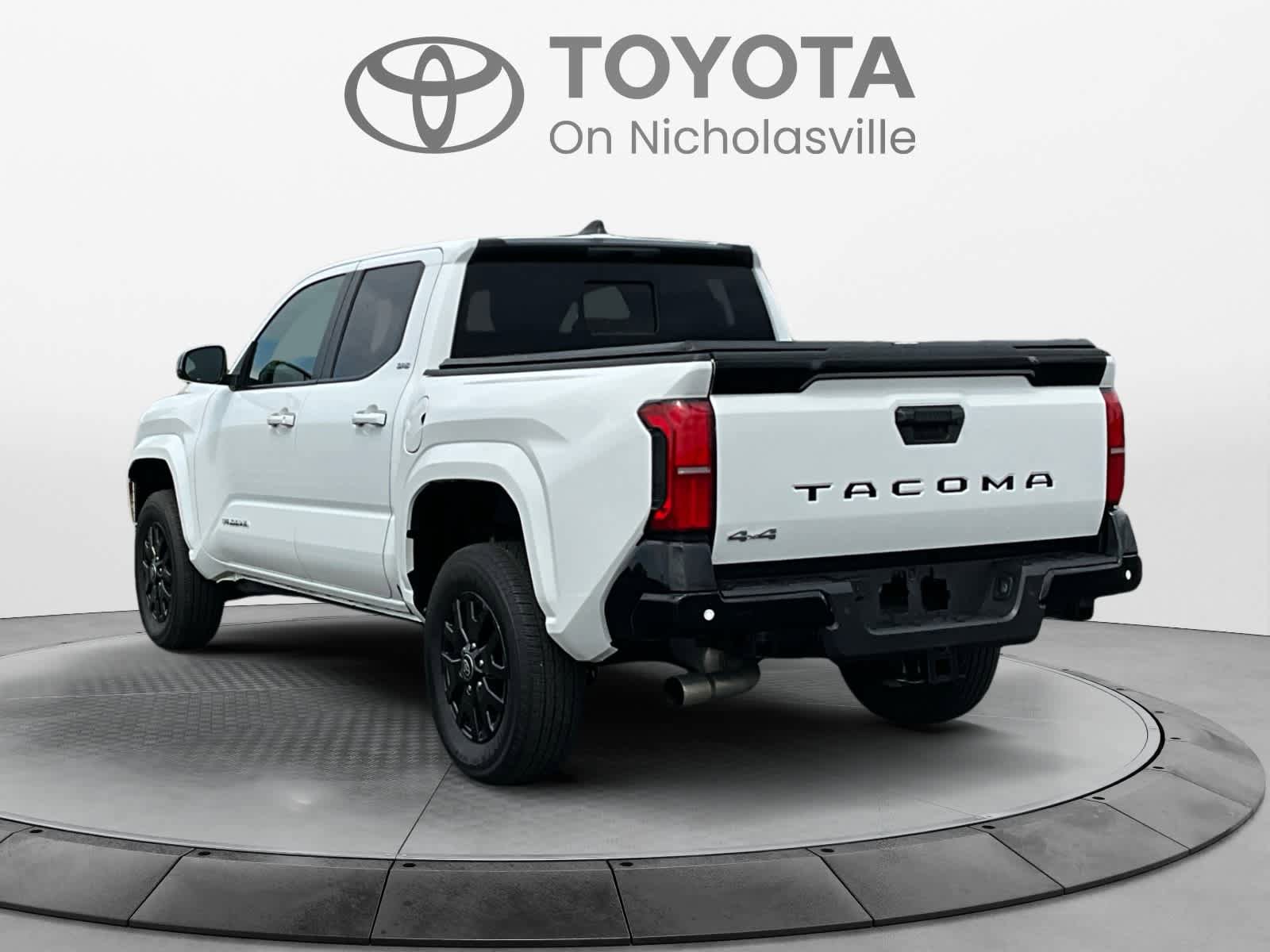 Used 2025 Toyota Tacoma SR5 w/ SR5 Upgrade Package AWD/4WD image 4