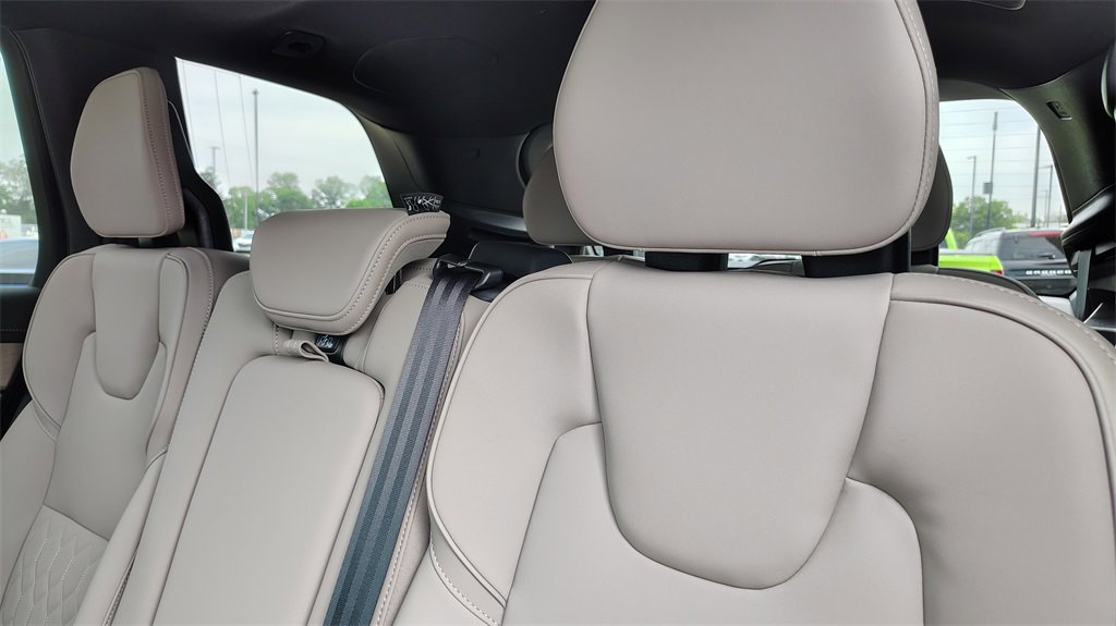 New 2026 Volvo XC90 B6 Plus w/ Protection Package Premier image 31