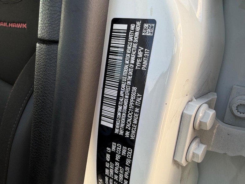 Used 2023 Jeep Renegade Trailhawk AWD/4WD image 21