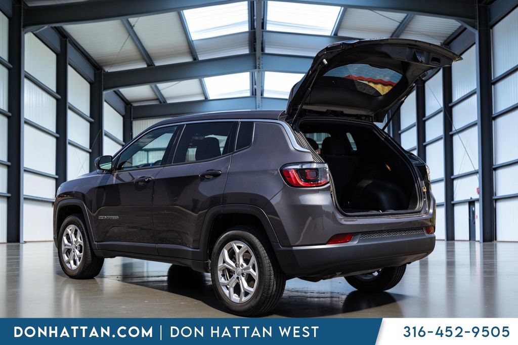 Used 2024 Jeep Compass Sport AWD/4WD image 27