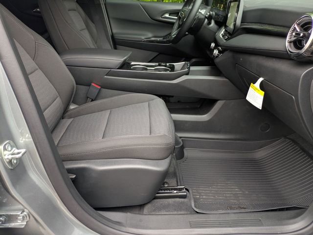 New 2026 Chevrolet Trax RS w/ Sunroof Package FWD image 34