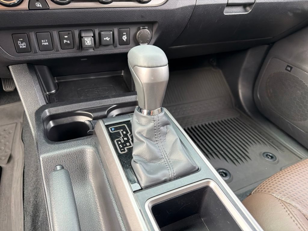 Used 2023 Toyota Tacoma Limited AWD/4WD image 15