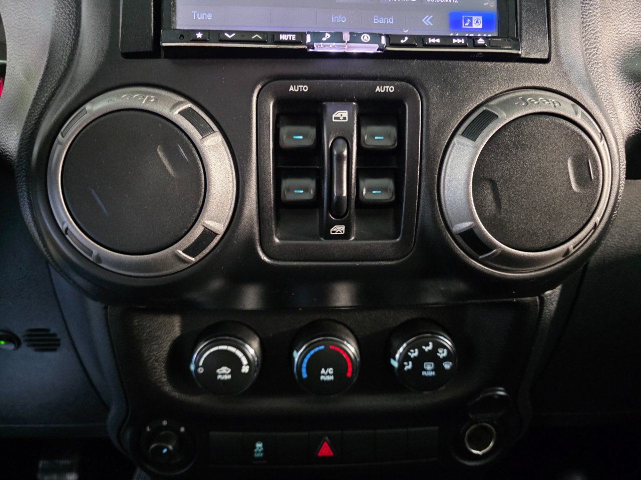 Used 2013 Jeep Wrangler Unlimited Sport image 31