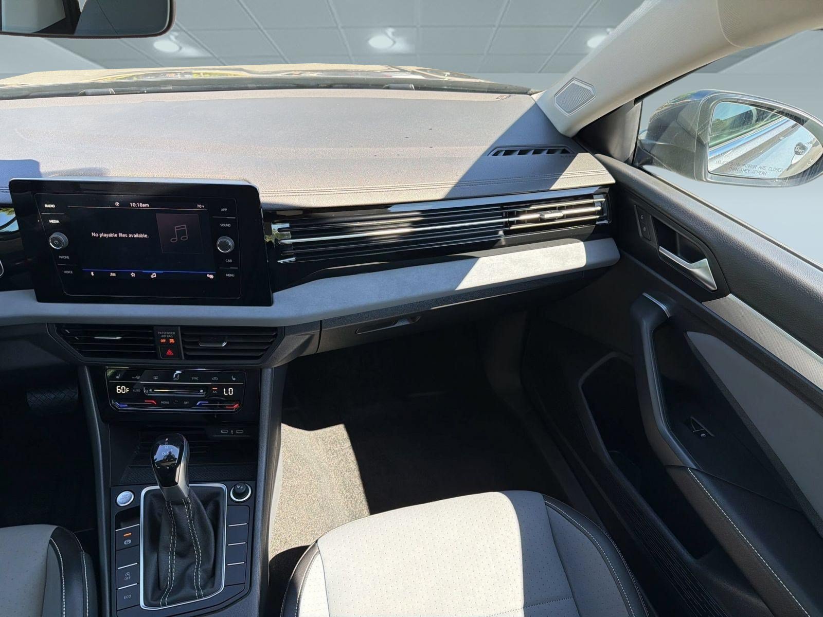 Used 2025 Volkswagen Jetta SE w/ Sunroof Package FWD image 28