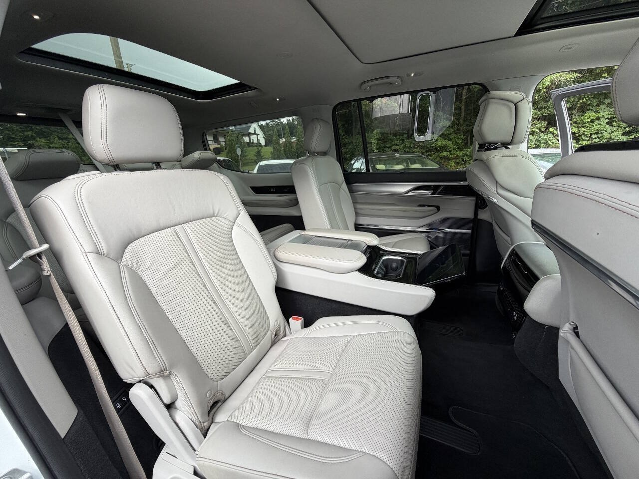 Used 2022 Jeep Grand Wagoneer Series I AWD/4WD image 18