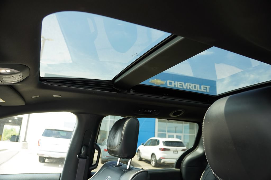 Used 2025 Chrysler Pacifica Limited FWD image 5