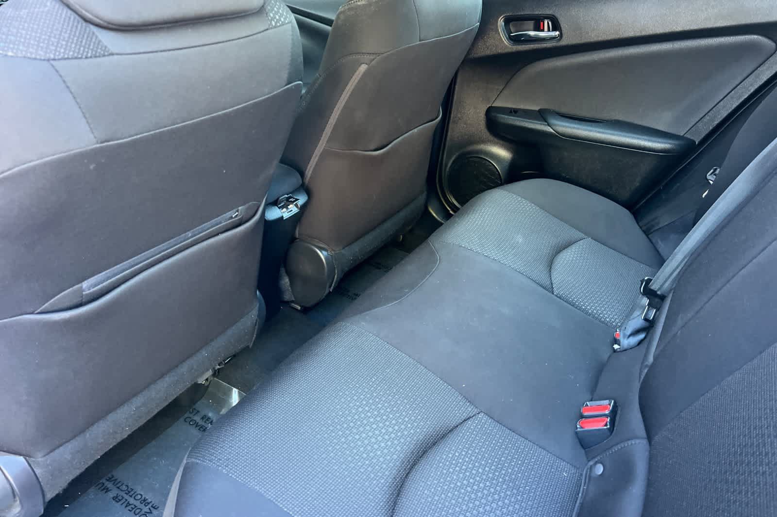Used 2022 Toyota Prius LE FWD image 4
