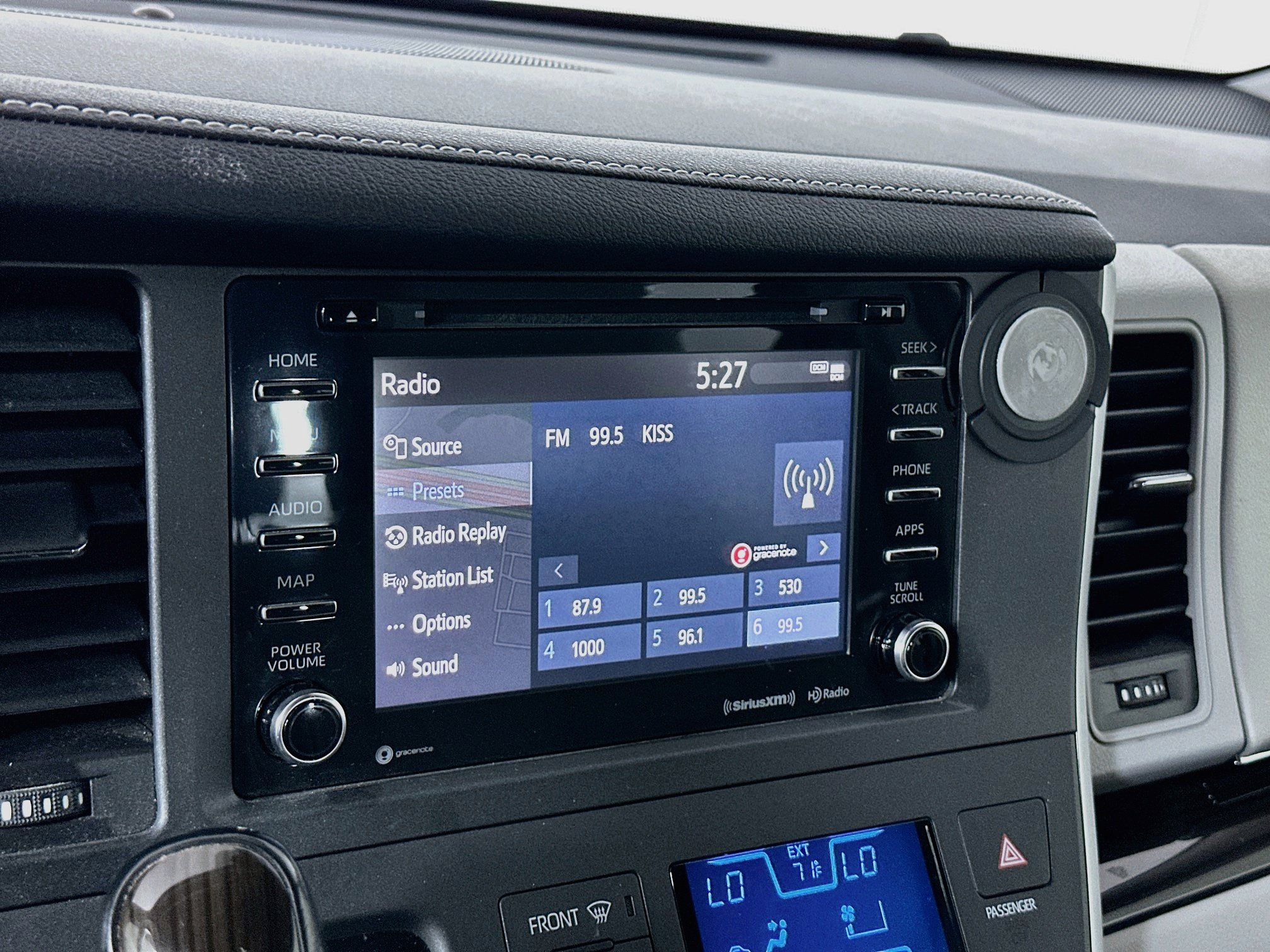 Used 2020 Toyota Sienna XLE Premium FWD image 19