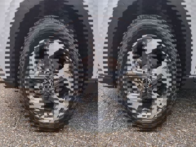 Certified 2025 Hyundai Venue SEL image 21