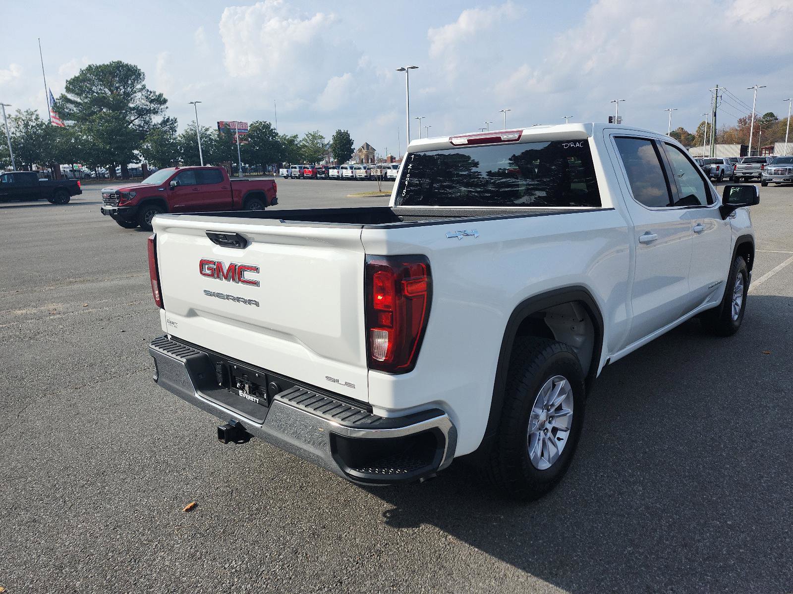 New 2026 GMC Sierra 1500 SLE image 3