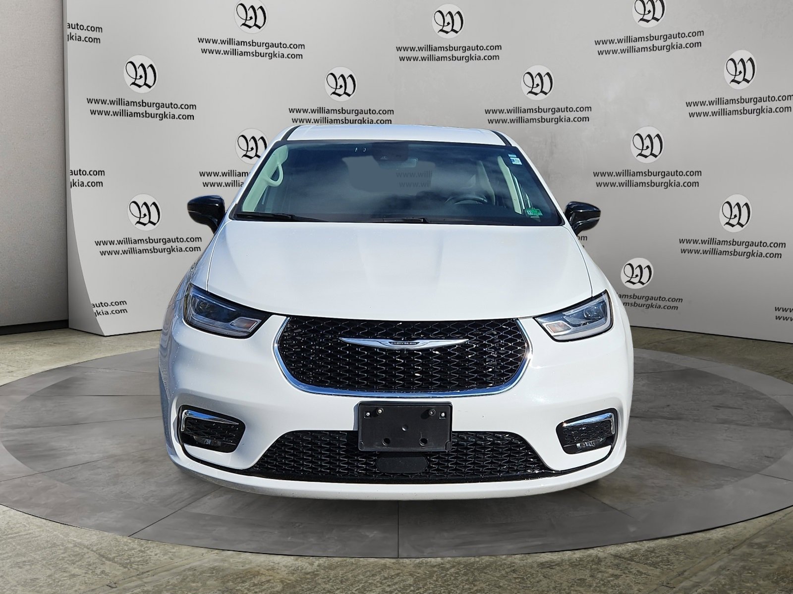 Used 2024 Chrysler Pacifica Select image 8