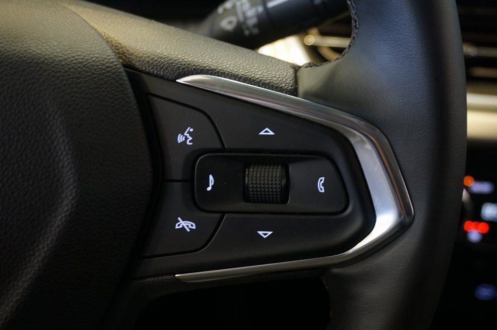 Certified 2025 Chevrolet Trax LT w/ LT Convenience Package image 20