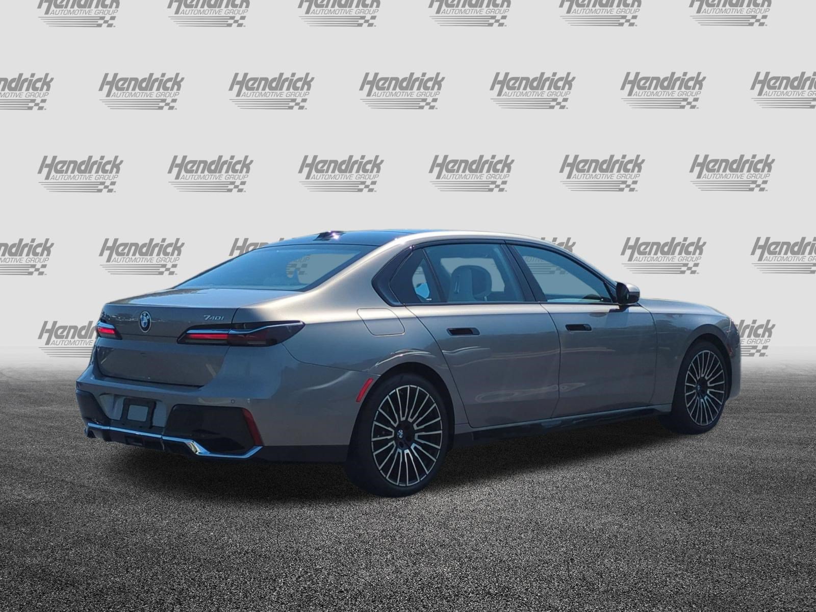 Certified 2025 BMW 740i RWD image 10