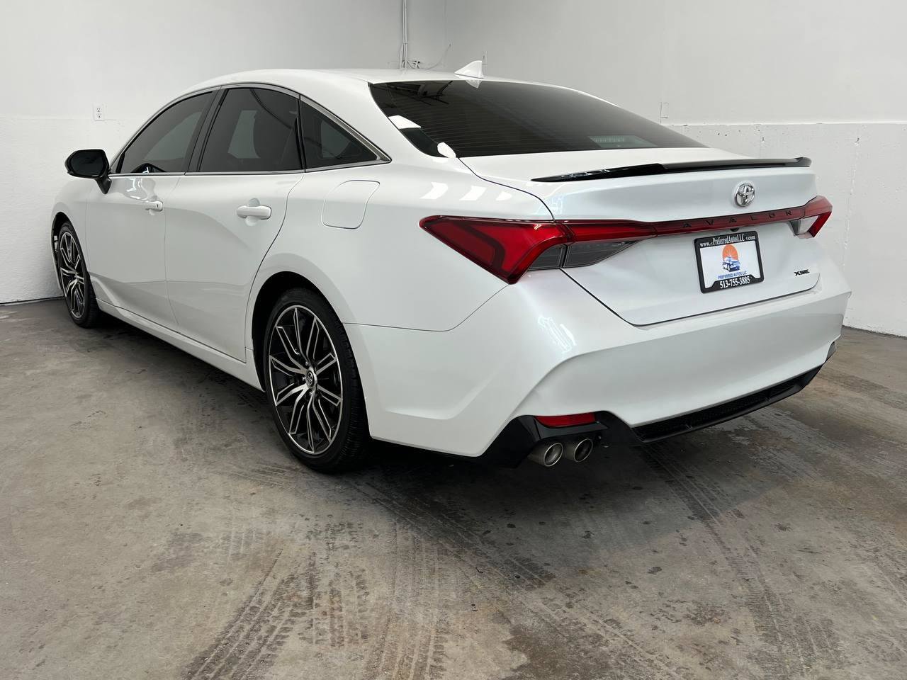 Used 2019 Toyota Avalon XSE w/ Carpet Mat Package FWD image 4