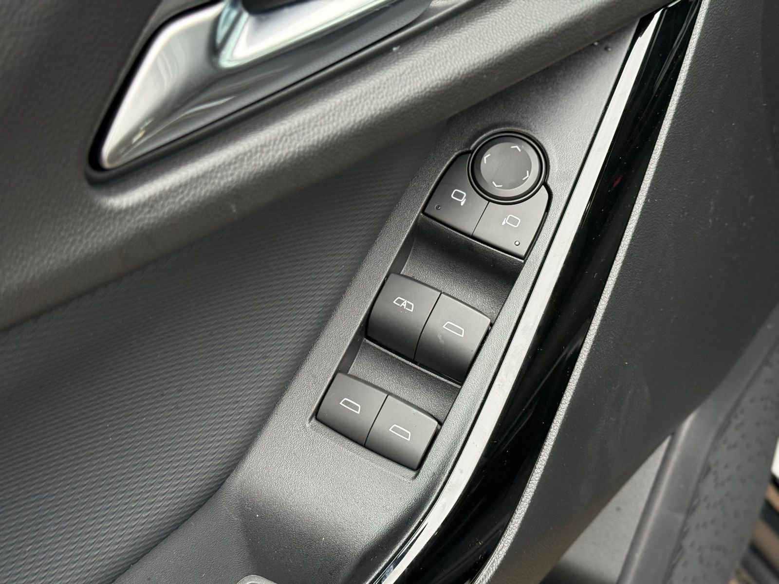 New 2026 Chevrolet Equinox LT image 11