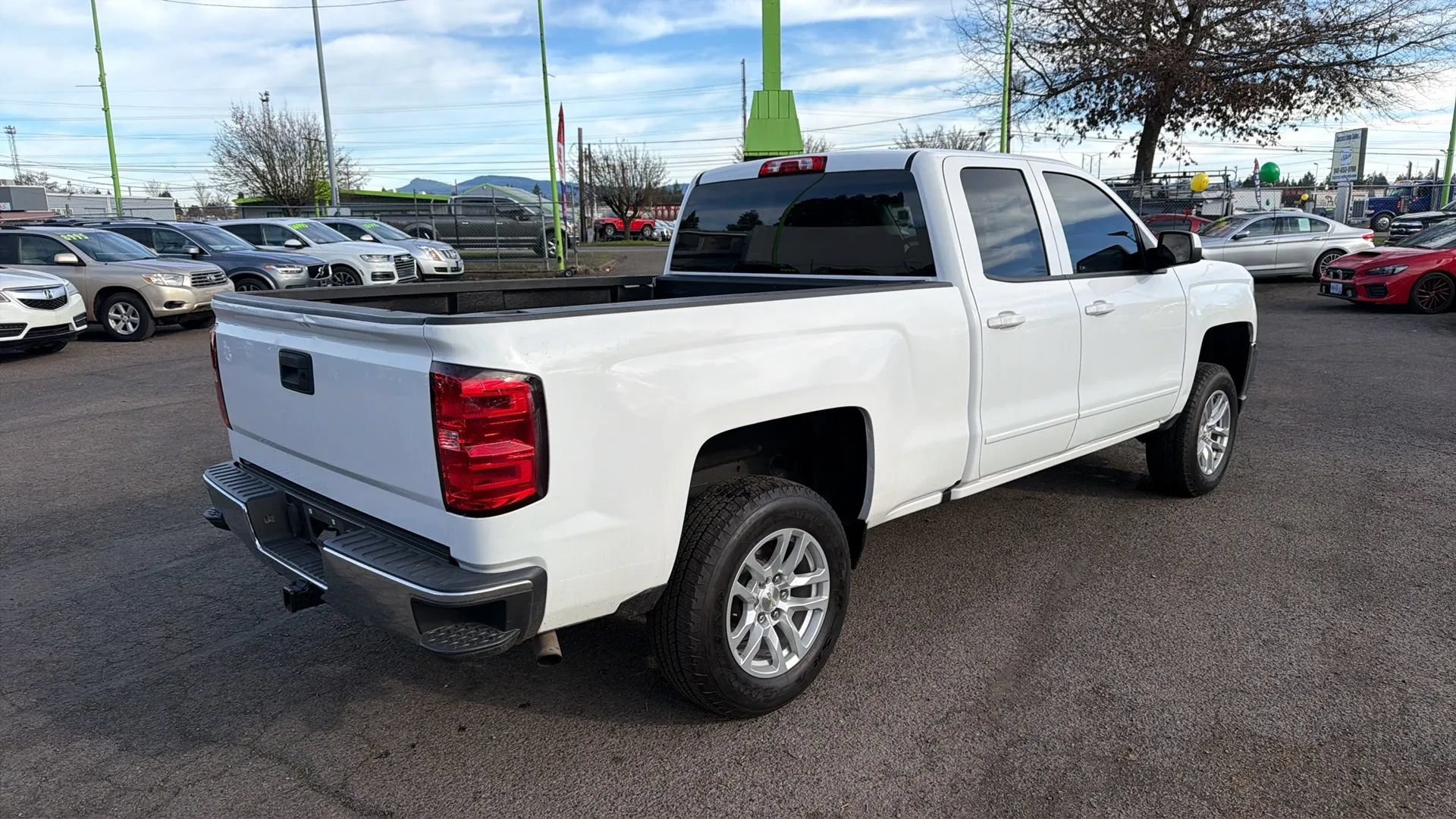 Used 2018 Chevrolet Silverado 1500 LT w/ Trailering Package AWD/4WD image 3