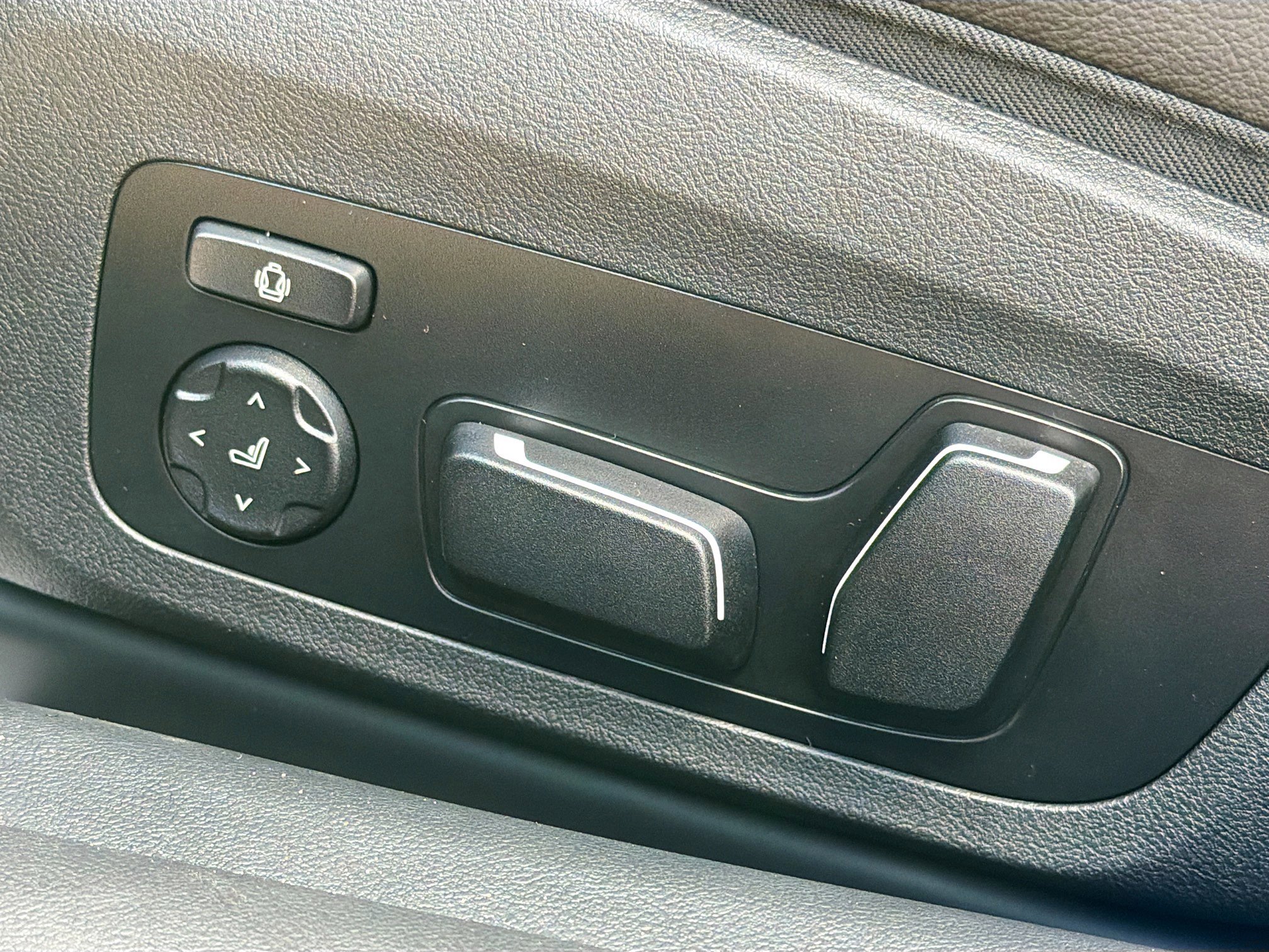 New 2026 BMW M440i Convertible image 23