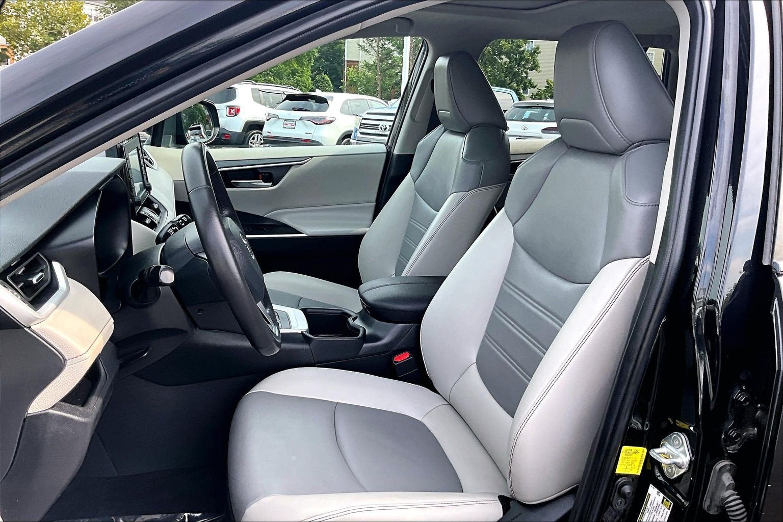 Used 2022 Toyota RAV4 XLE Premium FWD image 24