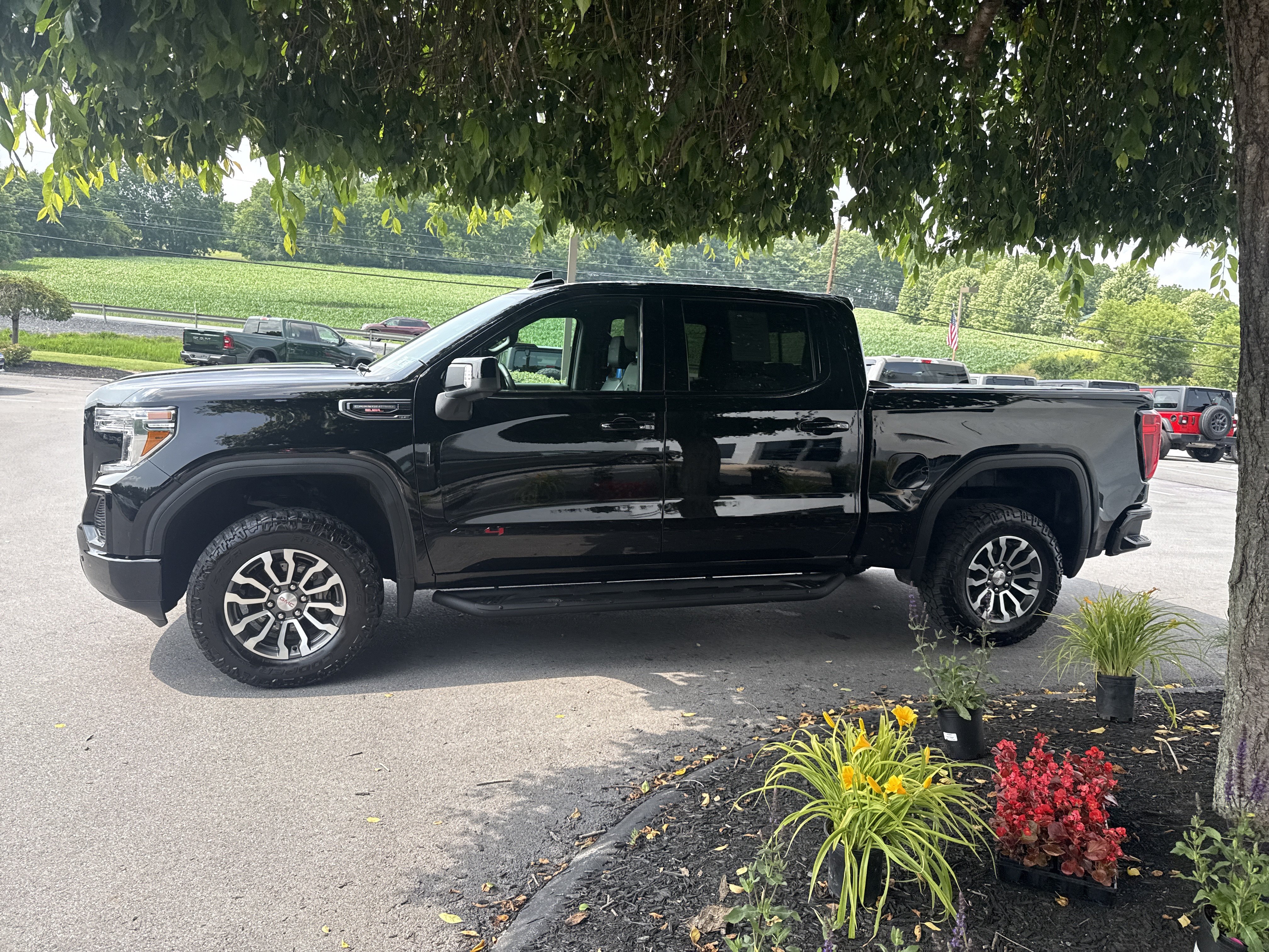 Used 2020 GMC Sierra 1500 AT4 w/ AT4 Premium Package AWD/4WD image 9