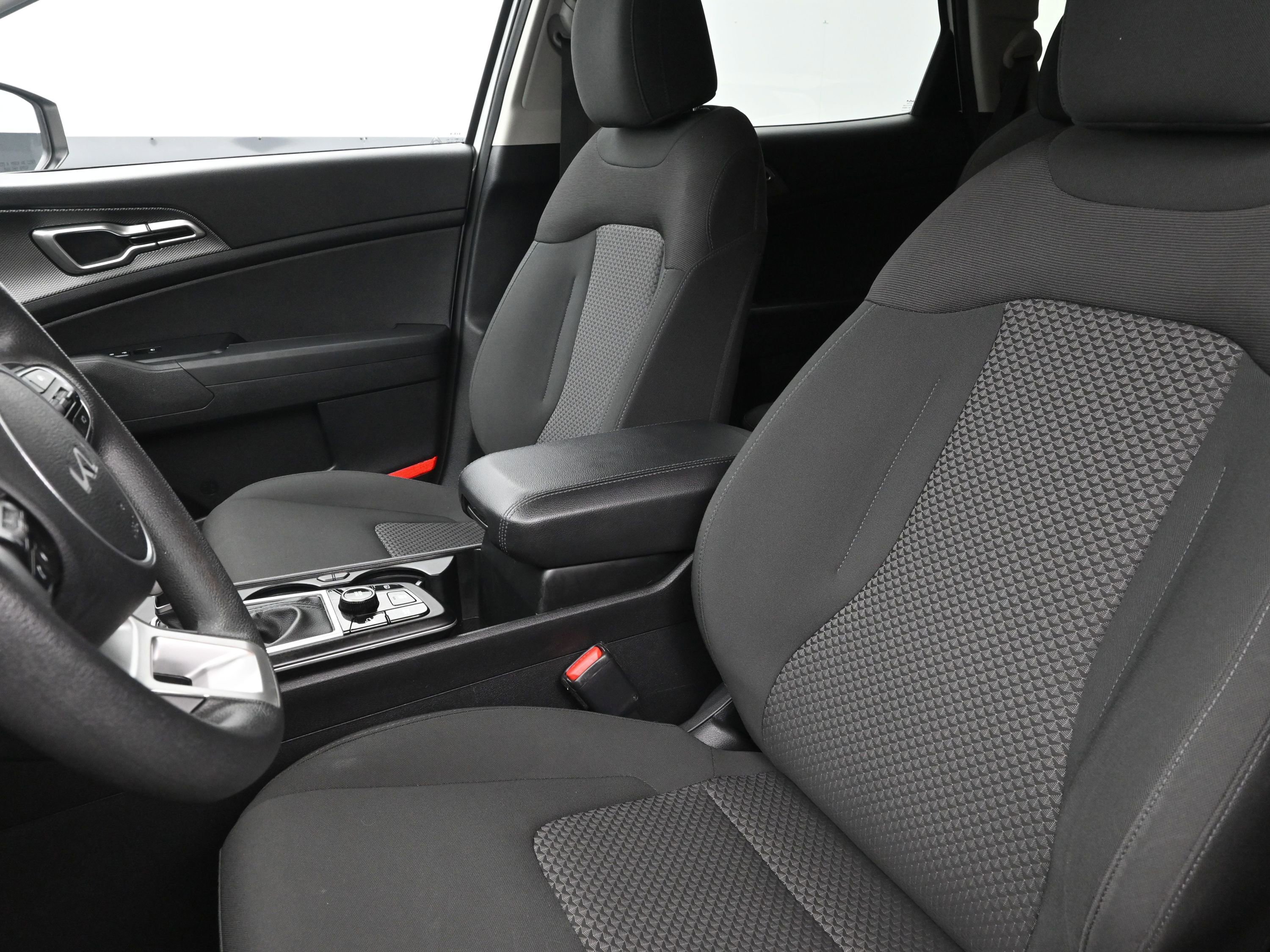 Used 2024 Kia Sportage LX image 11