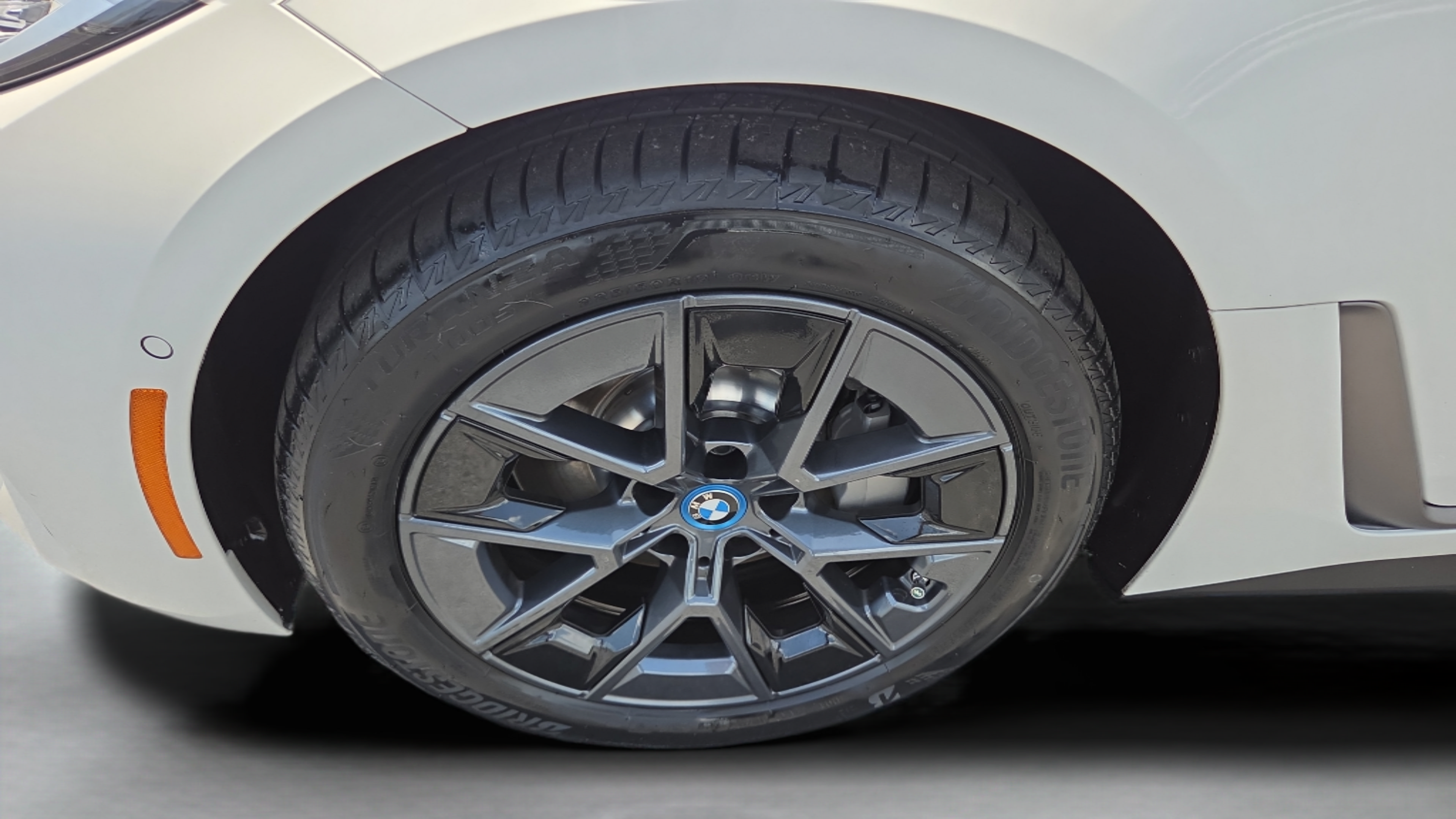 Used 2024 BMW i4 eDrive35 w/ Premium Package RWD image 40
