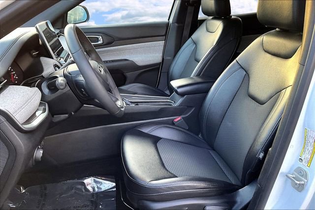 Used 2024 Jeep Compass Latitude image 19