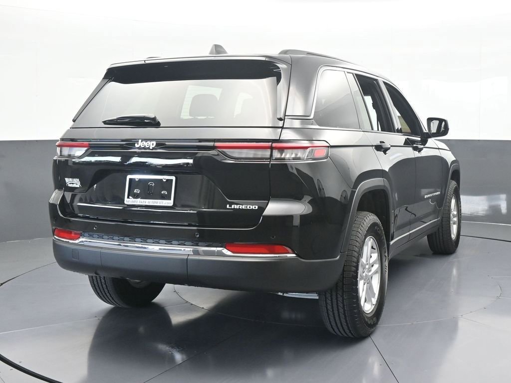 Used 2025 Jeep Grand Cherokee Laredo image 5