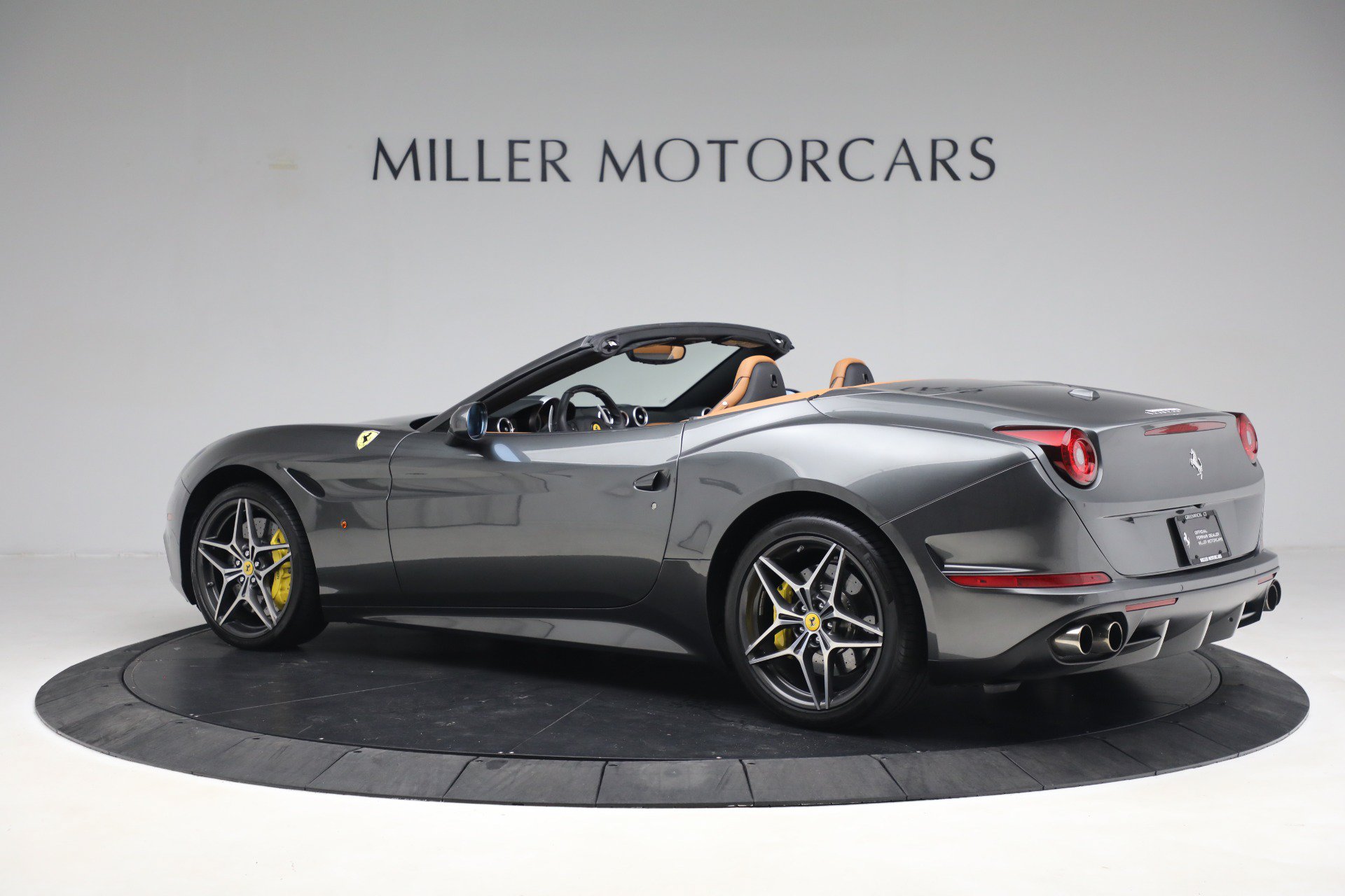 Certified 2017 Ferrari California T RWD image 4