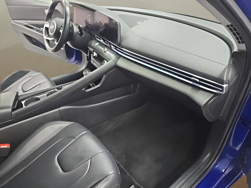 Certified 2025 Hyundai Elantra Limited FWD image 25