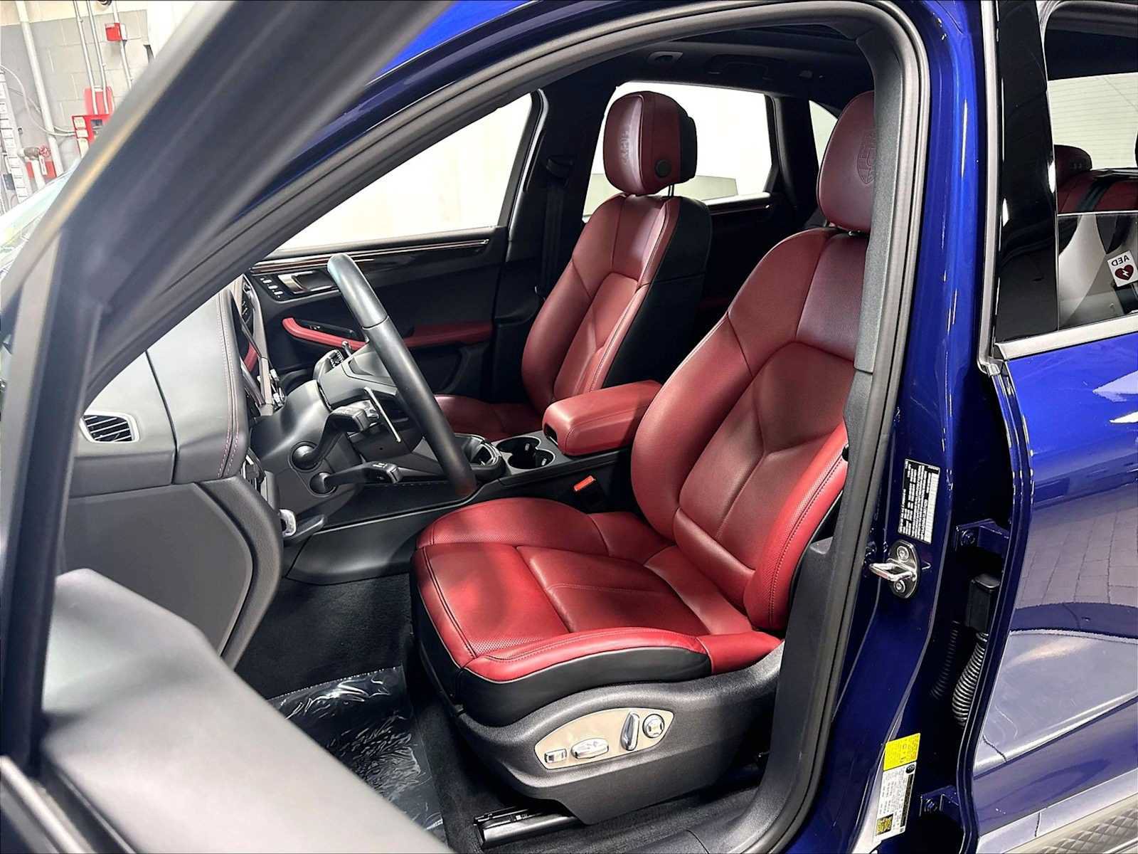 Used 2026 Porsche Macan AWD/4WD image 7