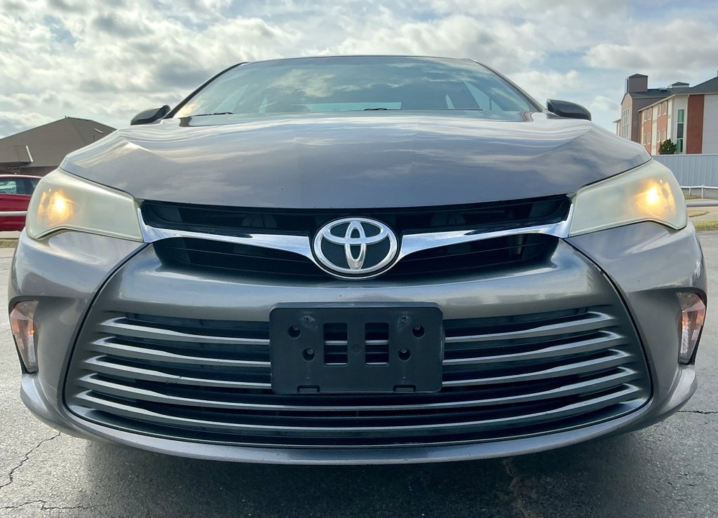 Used 2016 Toyota Camry LE image 9