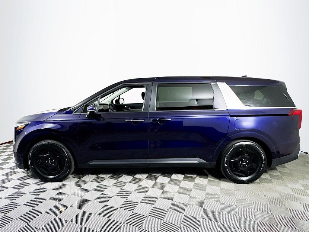 Used 2025 Kia Carnival FWD image 4