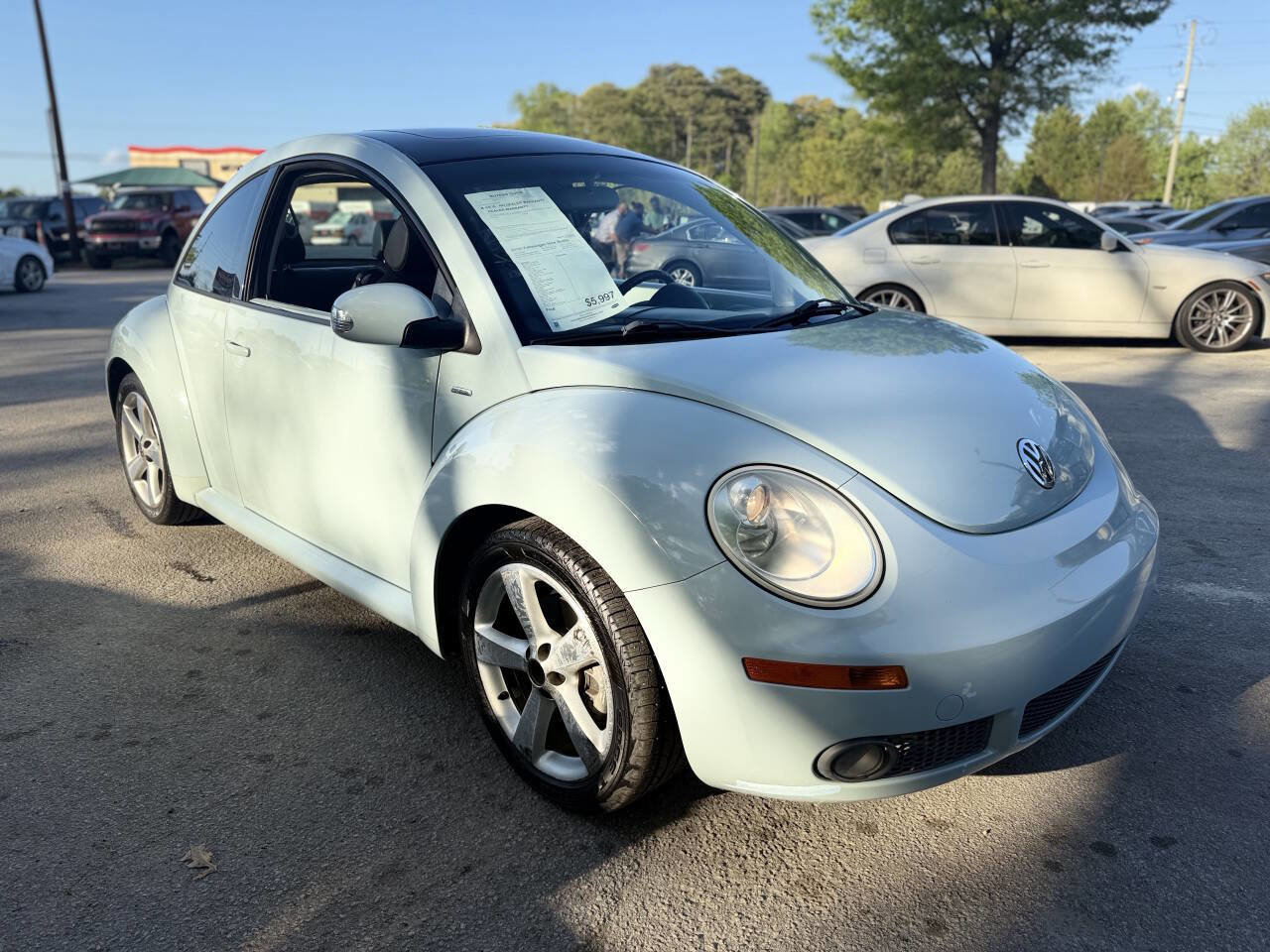 Used 2010 Volkswagen Beetle Coupe image 3