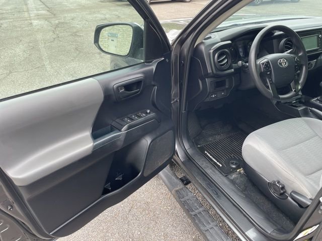Used 2018 Toyota Tacoma SR w/ SR Convenience Package AWD/4WD image 11