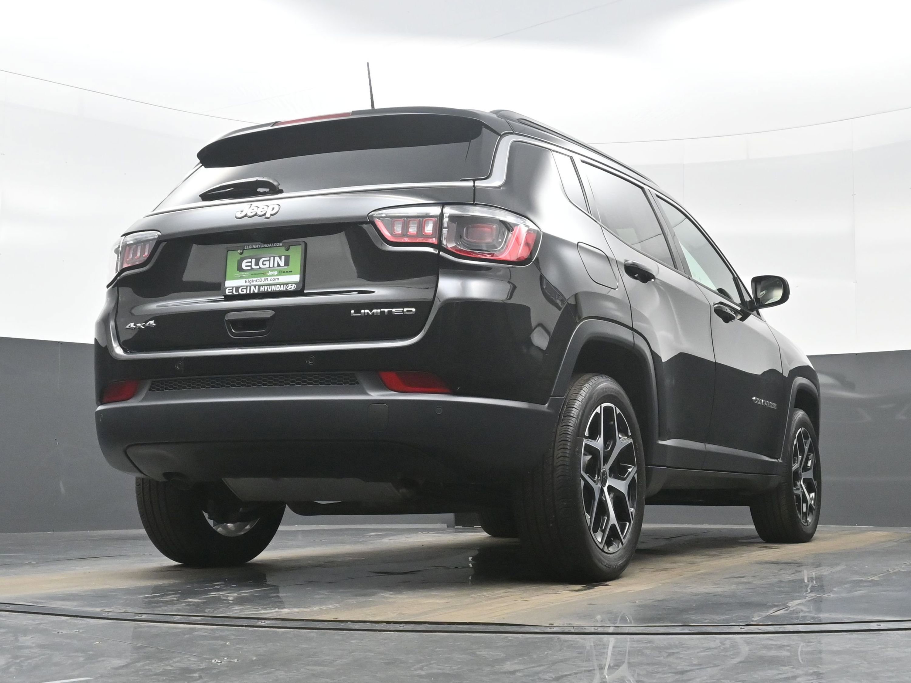 Used 2025 Jeep Compass Limited image 30