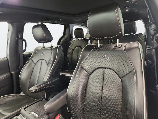 Used 2025 Chrysler Pacifica Limited FWD image 10