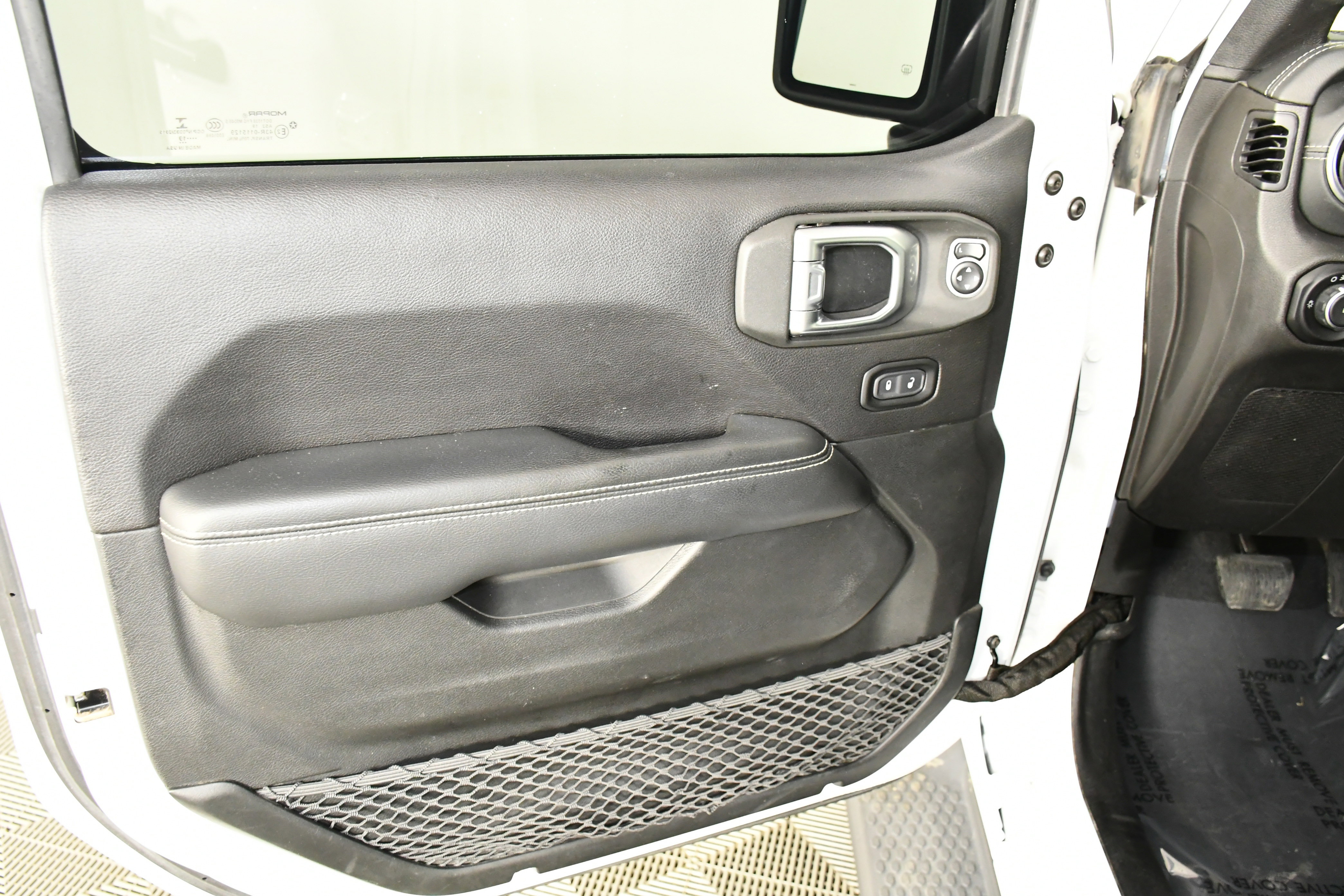 Used 2019 Jeep Wrangler Unlimited Sahara image 38
