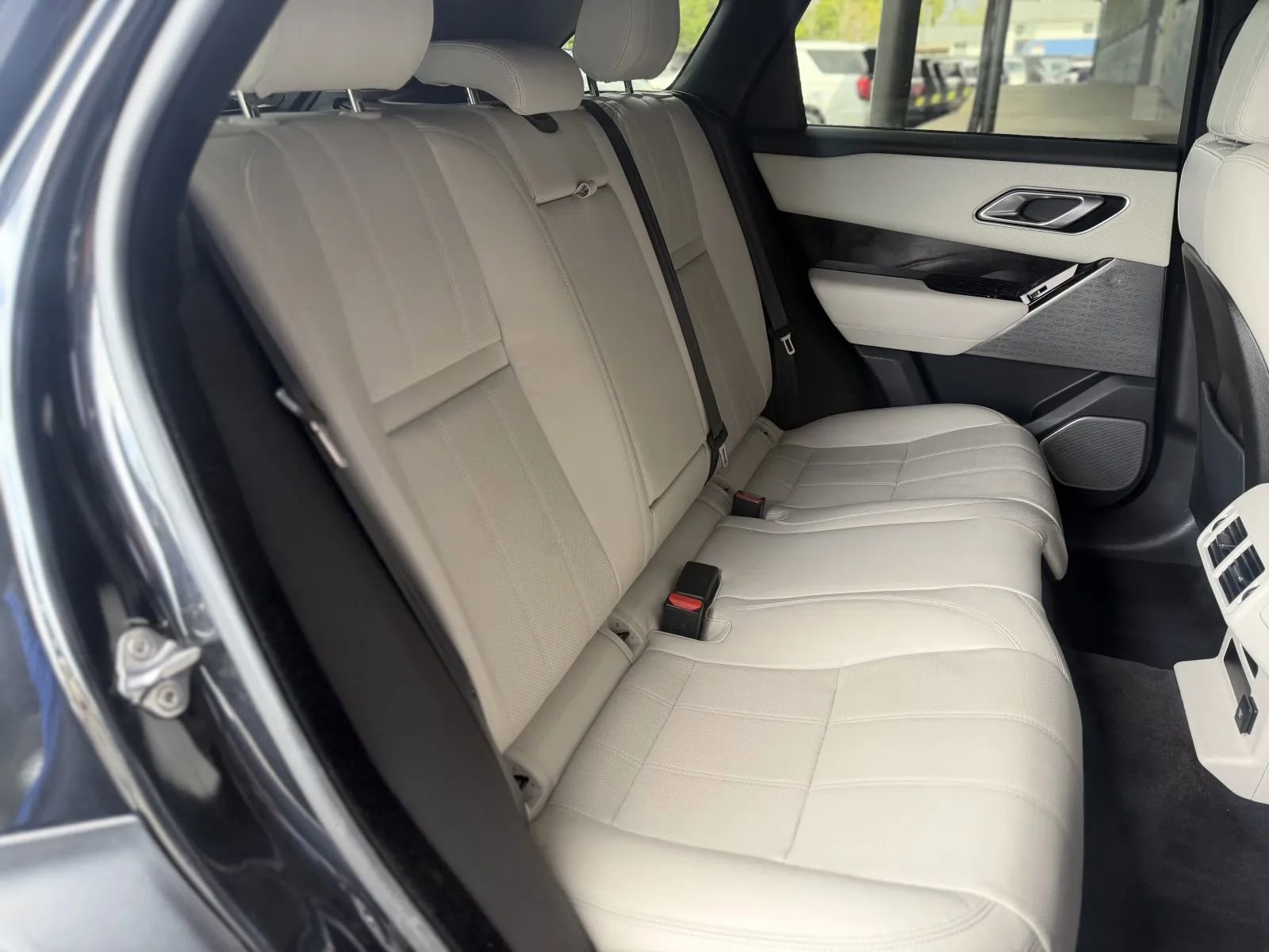 Used 2020 Land Rover Range Rover Velar R-Dynamic S AWD/4WD image 17