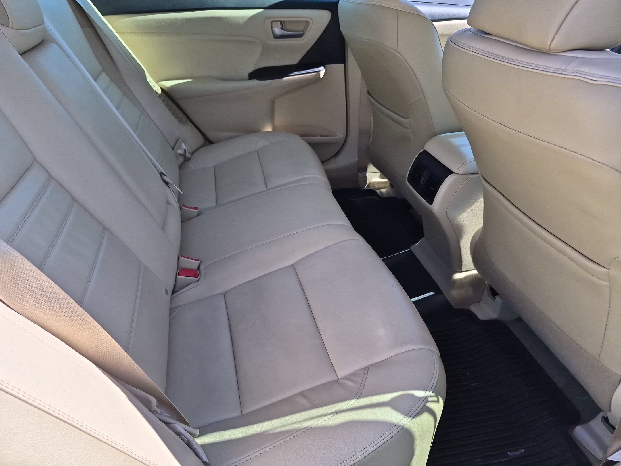 Used 2017 Toyota Camry XLE FWD image 32