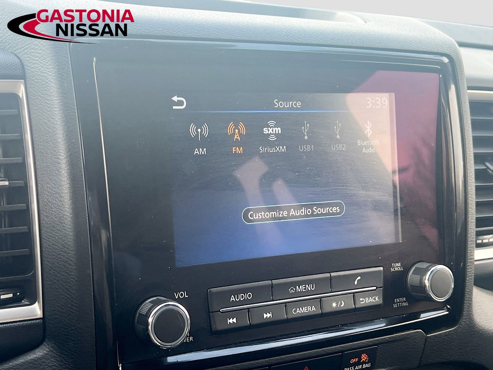 Used 2023 Nissan Frontier SV image 18