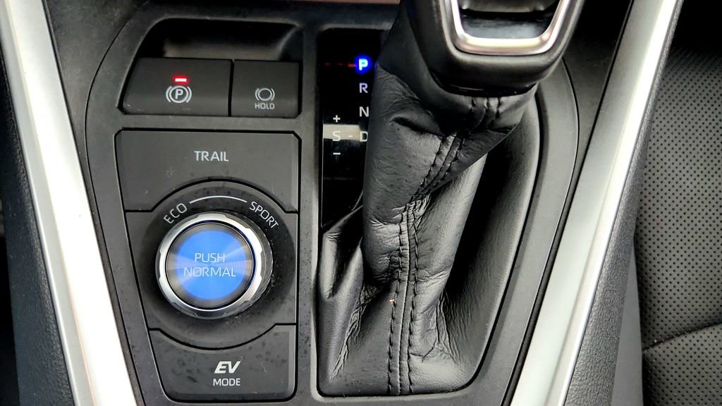 Used 2023 Toyota RAV4 Limited AWD/4WD image 34