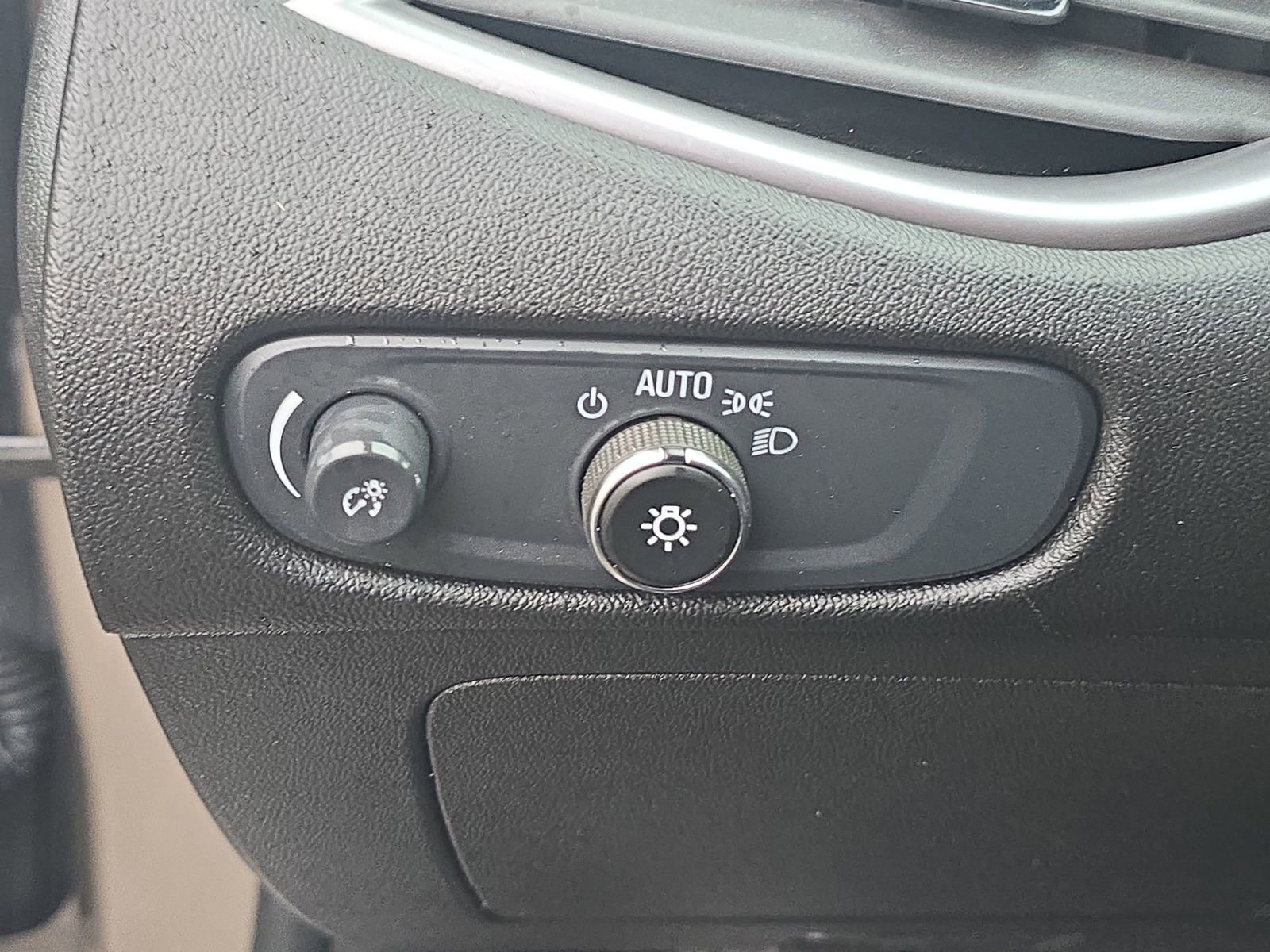 Used 2024 Chevrolet Malibu LT image 32