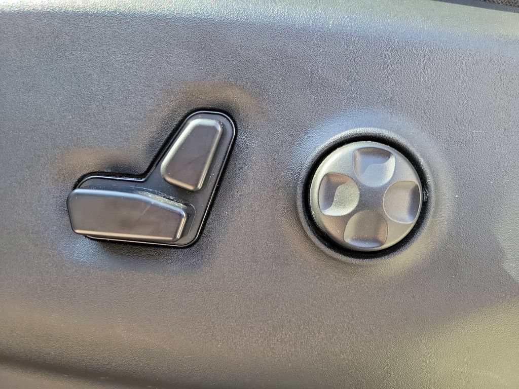 Used 2019 Chrysler Pacifica Touring-L FWD image 19